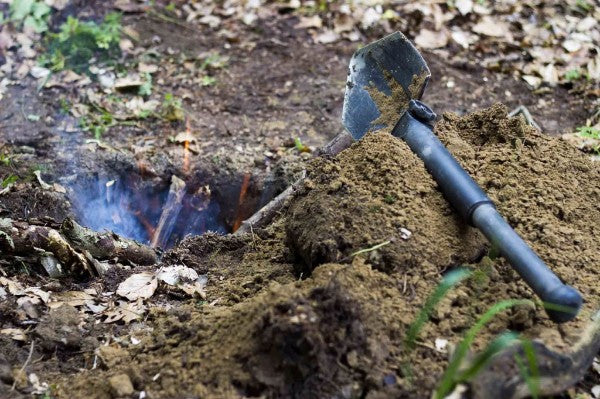 Glock feltspade - huller i jorden og svedehytter